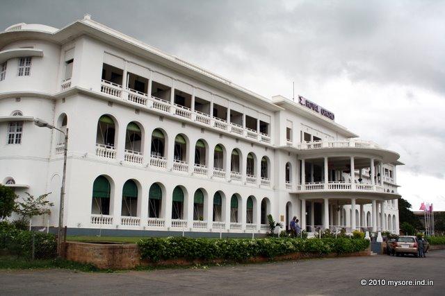 everything-about-mysore-hotels-royal-orchid-brindavan